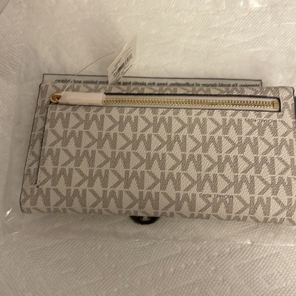 NWT Michael Kors Jet Set Large Logo Trifold Wallet. - Picture 3 of 3